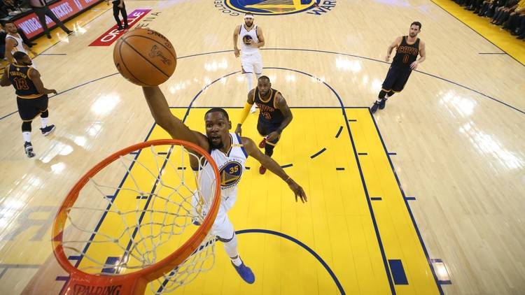 فوز لغولدن ستيت على كليفلاند كافاليرز في أولى مبارايات نهائي الـNBA