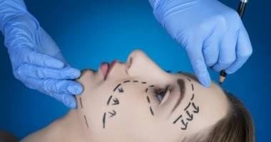 فضيحة.. اختراق عيادة تجميل وتسريب 25 ألف صورة عارية