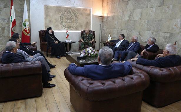 وفد من الجالية في أميركا
زار الصراف وقائد الجيش