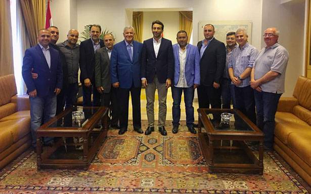 شبيب بحث ووفدي «النجادة»
وتجّار المزرعة قضايا إنمائيّة