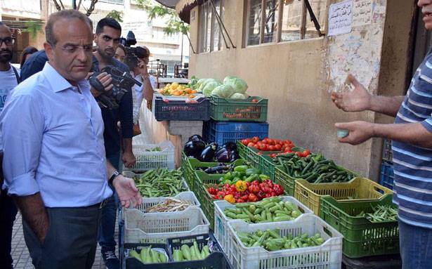خوري يتفقّد المحال التجاريّة في طريق الجديدة
ويُسطّر محاضر ضبط بعدد مـــن المخالفين