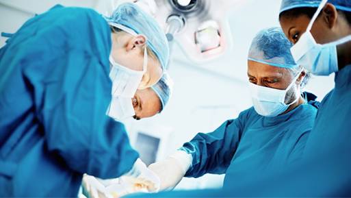 حاصباني يتخذ قرارا مهمًّا بشأن عمليات التجميل