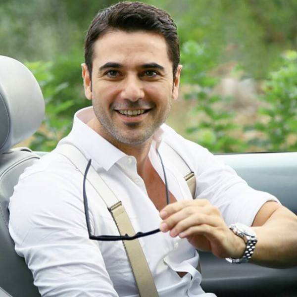أحمد عز يرد على اتهامه بإجراء عمليات تجميل بصورة تثير الجدل!!