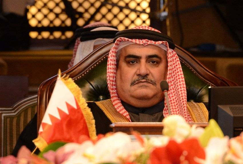 وزير خارجية البحرين  يغرد معلنا" استرجاع حسابه على تويتر بعد اختراقه لفترة وجيزة من قبل معارضين نشروا تغريدات مسيئة للملك حمد