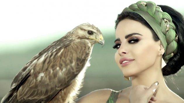 ليال عبود تثير الصائمين بحجم مؤخرتها – بالصور