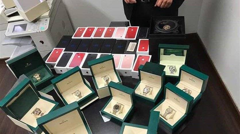 بالصورة.. ساعات ROLEX وأجهزة خلوية مهرّبة في المطار