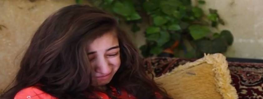 بالفيديو.. نانسي مصابة بمرض يفتت عظامها ويوقف نموّها!