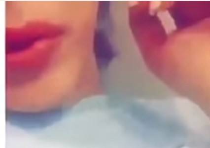 فيديو لحبيبة عسكري يتسبب بتوقيفه: ظهرت تمسك..