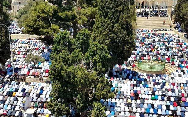 ربع مليون فلسطيني أدّوا صلاة الجمعة الأولى من رمضان في الأقصى