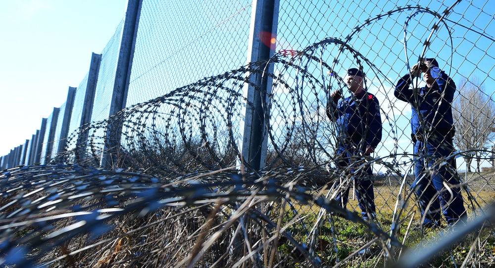 دولة تبدأ ببناء سياج فاصل على الحدود مع روسيا