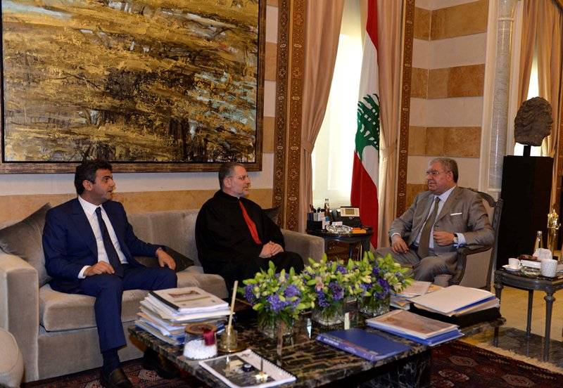 المشنوق عرض اوضاع جبيل مع المطران عون وحواط