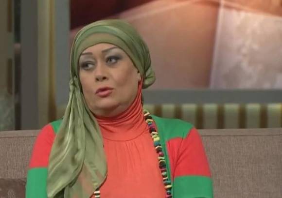 بالصور: على خطى صابرين.. هالة فاخر تخلع الحجاب!