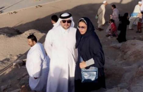 بالصورة.. هكذا بدت أحلام بالحجاب والعباءة في العمرة!