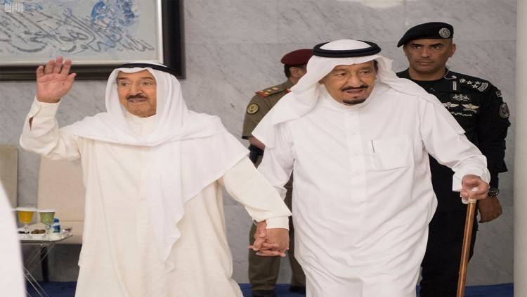 أمير الكويت يغادر السعودية دون الإدلاء بأية تصريحات
