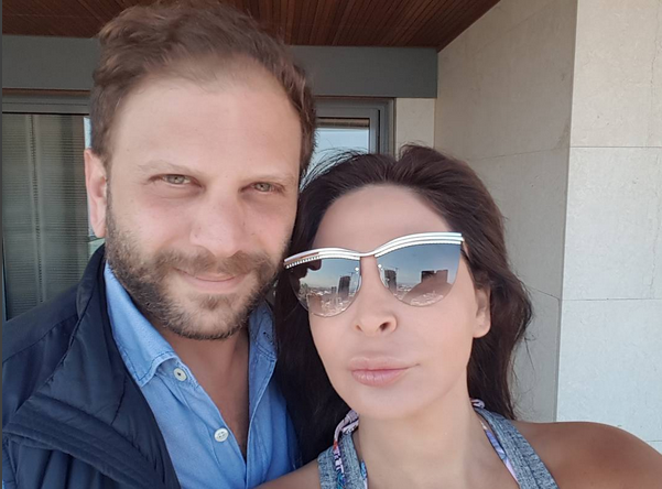 صورة أثارت التساؤلات .. من هذا الرّجل المجهول الذي ظهر مع “إليسا”؟!