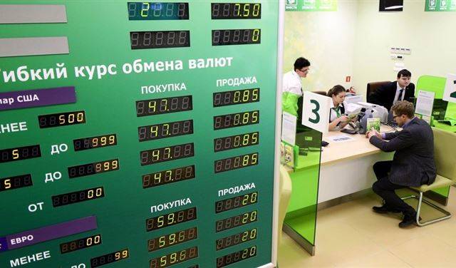 بنوك سعودية وإماراتية توقف التعامل مع مصارف في قطر