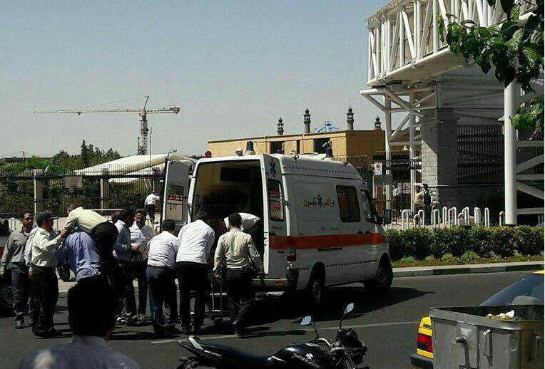 بالصور والفيديو - الإرهاب يضرب إيران وهذه تفاصيل الهجومين الدمويَيْن