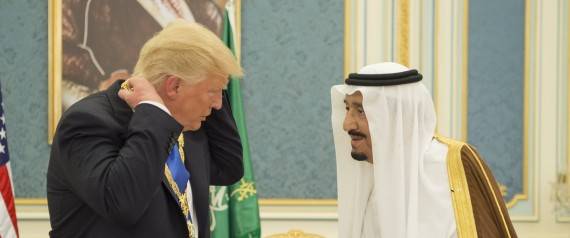 ترامب يطالب الملك سلمان بالحفاظ على الوحدة الخليجية