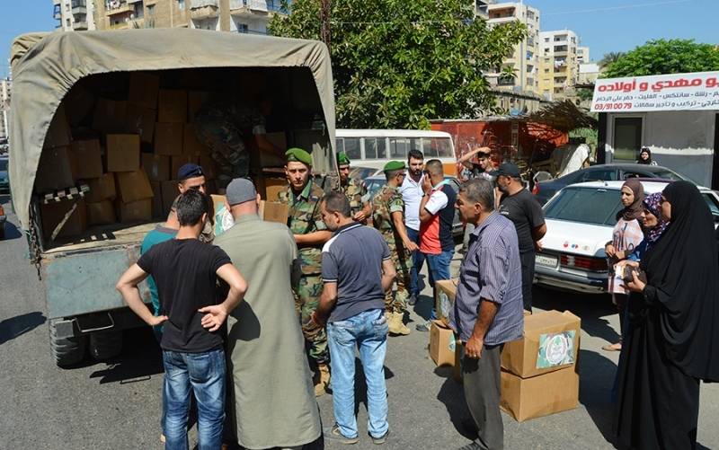وحدات الجيش وزعت 1800 حصة غذائية على عائلات في طرابلس