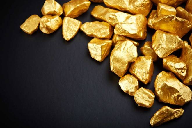 الذهب قرب أعلى مستوى في 7 أشهر وسط ضبابية سياسية