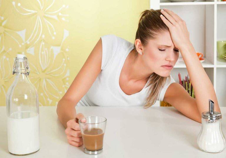 كيف تتخلّصين من صداع نقص الكافيين في رمضان؟