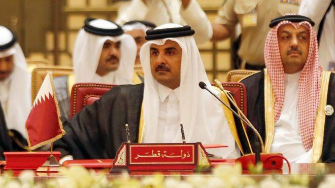 «الفايننشال تايمز»: فدية بمليار دولار أججت الخلاف بين قطر ومنافسيها الخليجيين