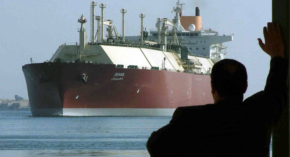 الأزمة تلامس الغاز القطري... ناقلتا غاز تغيران مساريهما