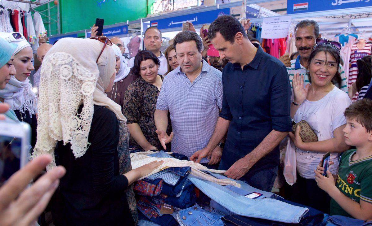 بالصور.. الأسد يتسوق في دمشق!