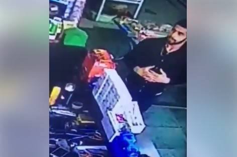بالفيديو.. هكذا سرق صندوق التبرعات في الأوزاعي