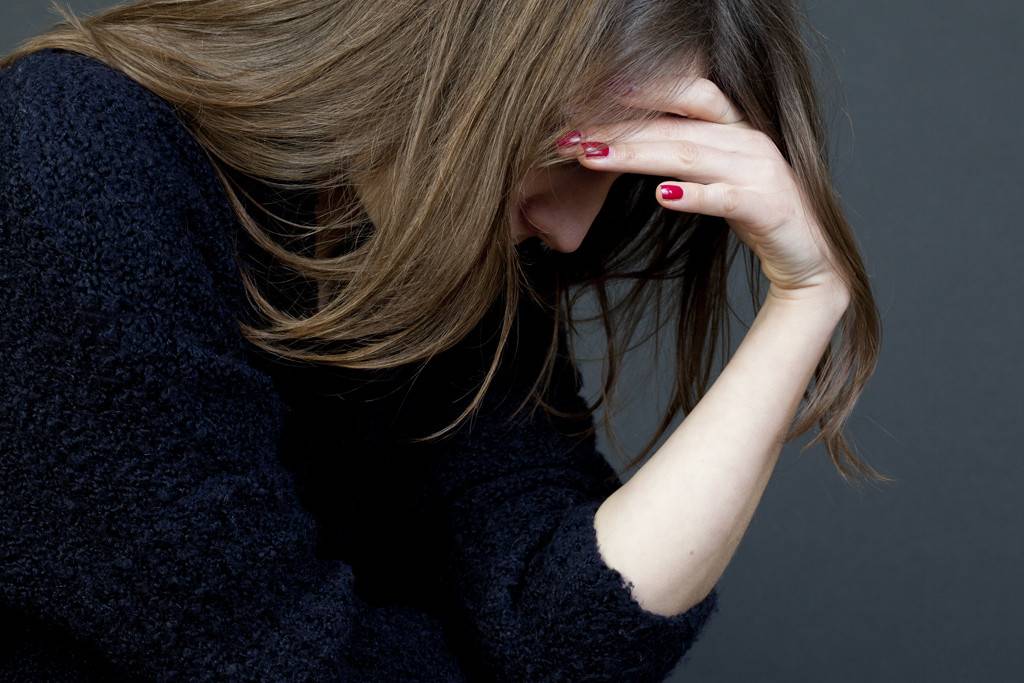 قفزتا من سيارة مسرعة بسبب تحرش السائق