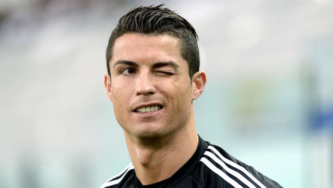 عرضٌ مغرٍ لرونالدو بخمس أضعاف راتبه مع ريال مدريد
