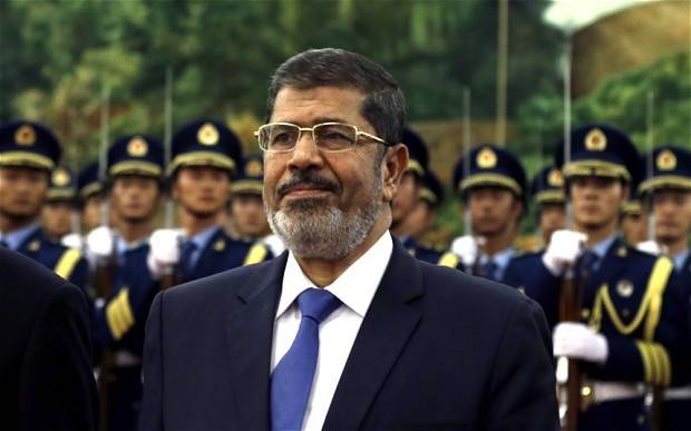 محمد مرسي أصيب بغيبوبة.. حياته في خطر