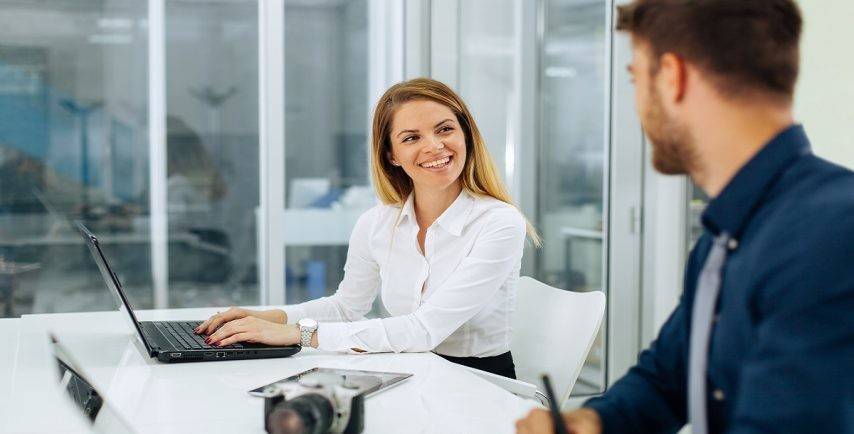 كيف ينظر الرجل إلى المرأة المستقلة ماديًا؟!