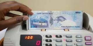 الريال القطري يهبط الى مستوى جديد هو الأدنى في عدة سنوات أمام الدولار الأميركي