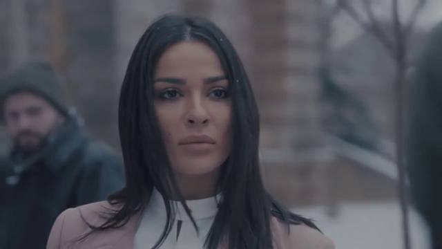 بالصور- ملابس "الهيبة" تورط ندين نسيب نجيم بخطأ فادح!