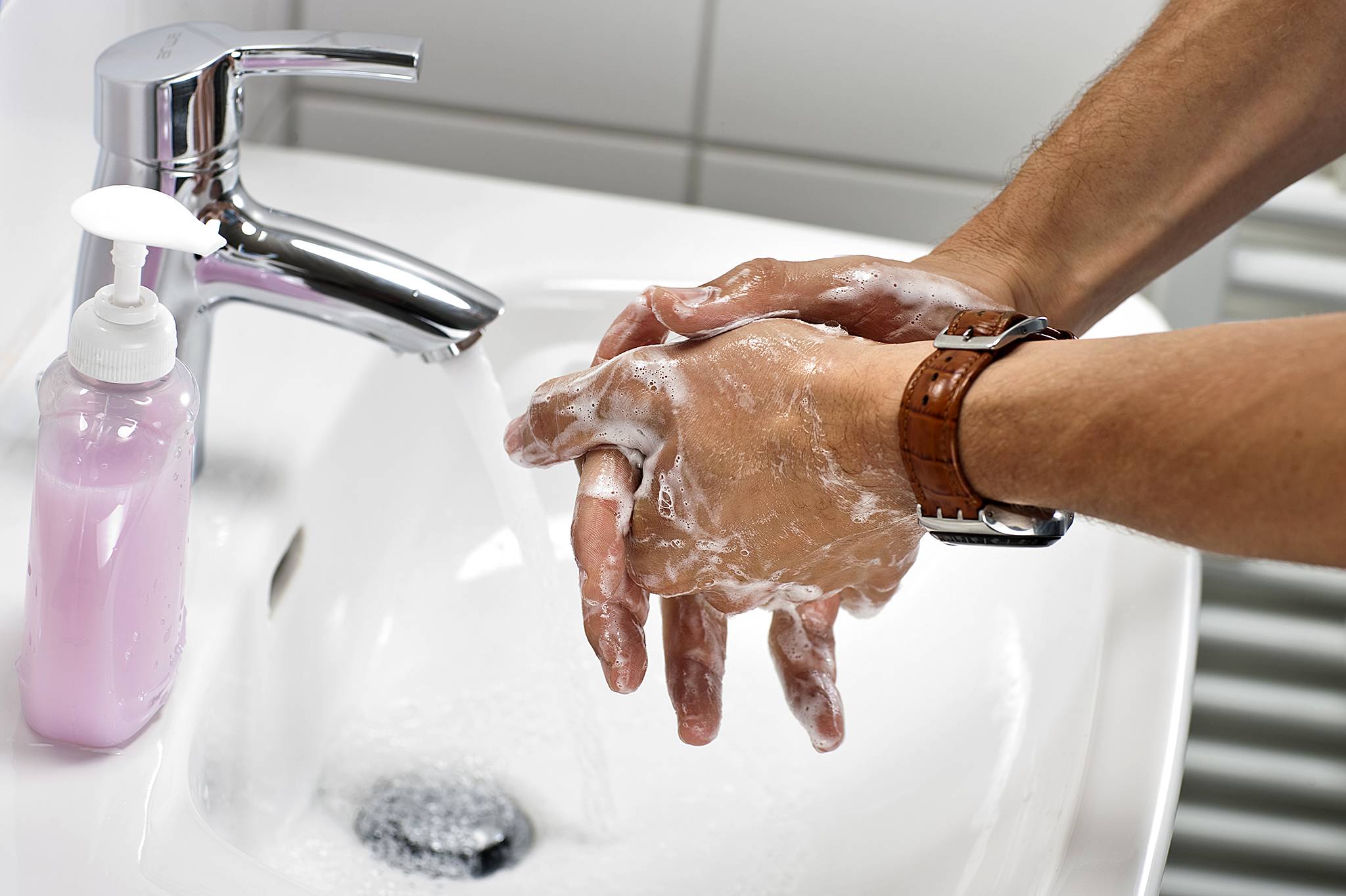 أخطاء غسل اليدين بالماء.. هذا ما يؤثر حقا على درجة نظافة اليد