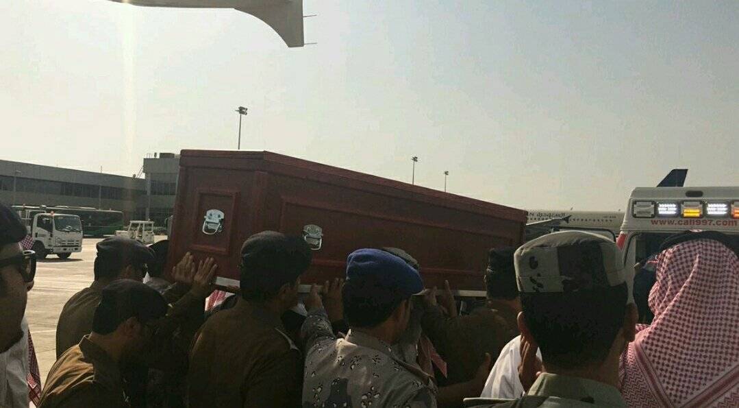 وصول جثمان الشهيد الرائد طارق العلاقي إلى مطار الملك عبدالله بجازان