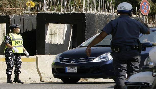 بالفيديو.. اشكال بين مواطنين وموكب وزاري في بشارة الخوري