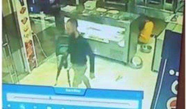 بالفيديو.. اطلق النار عليه بدم بارد في احد مطاعم بعلبك