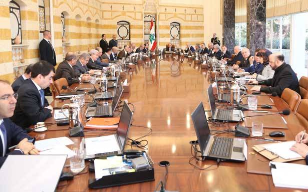 الحريري يلجأ الى تأجيل جلسة مجلس الوزراء؟!