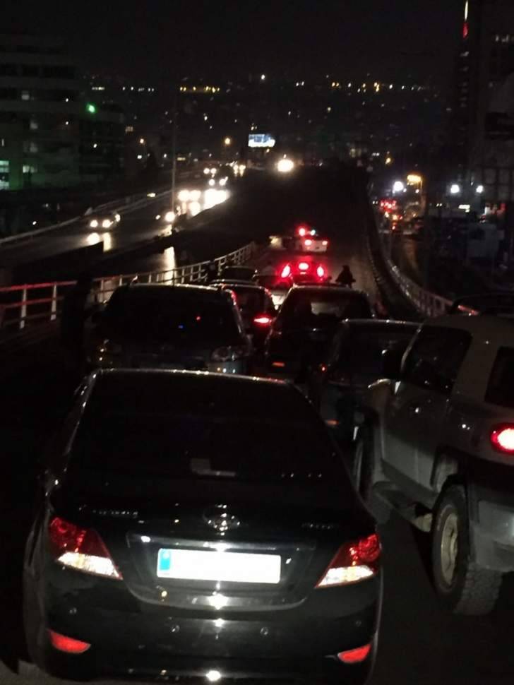 زحمة سير على أوتوستراد جونية والسبب حريق اعشاب