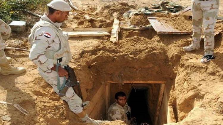 الجيش المصري يدمر نفقا على الحدود مع غزة