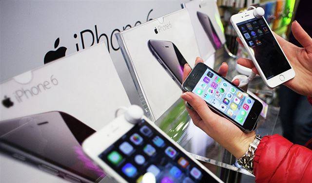 أبل تكشف الستار عن سعر هاتفها الجديد