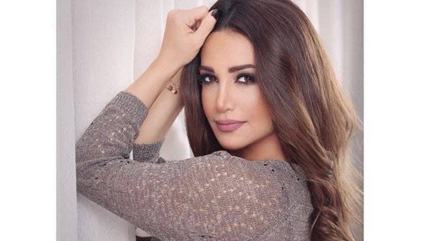 بالصورة : ديانا حداد تؤدي مناسك العمرة في مكة