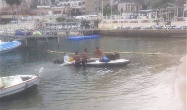 بالصور.. انتشال زورق سياحي كان قد غرِقَ في جونية
