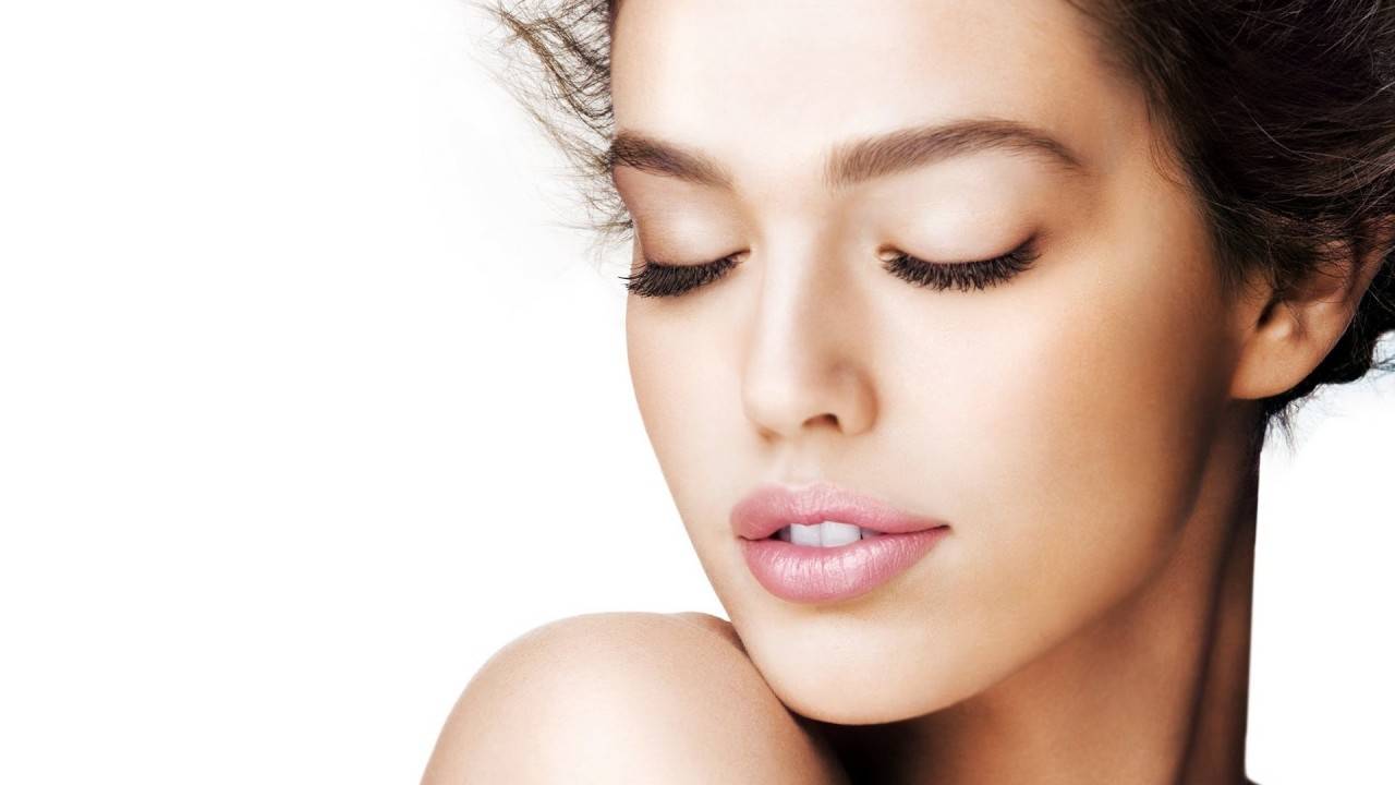 5 وسائل عناية بالبشرة للمرأة العاملة