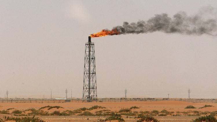 الرياض ستقلص توريد النفط لواشنطن إلى أدنى مستوى منذ 30 عاما