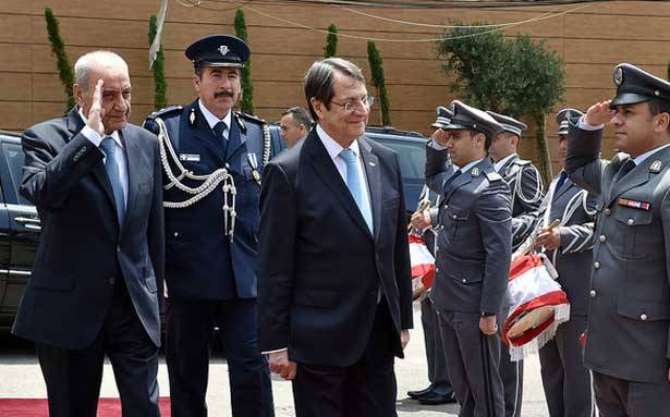 الرئيس القبرصي بحث مع برّي الموضوع النفطي
التقى دريان ويازجي ووضع إكليلاً على نصب الشـهداء