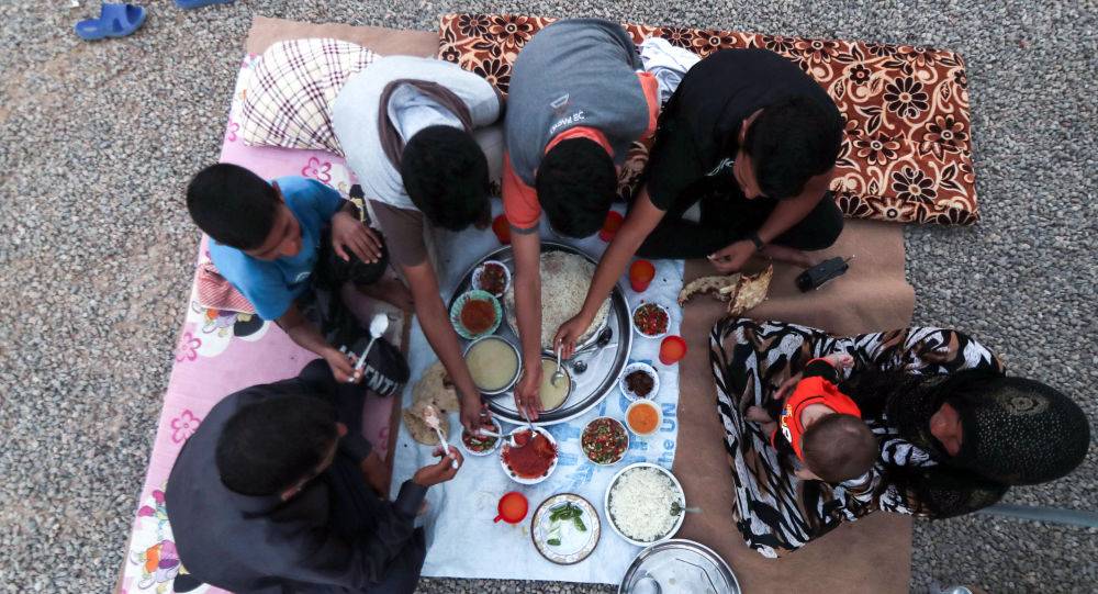 وزير الهجرة العراقي ينفي وفاة أي نازح في مخيم بمنطقة الخازر نتيجة تسمم غذائي