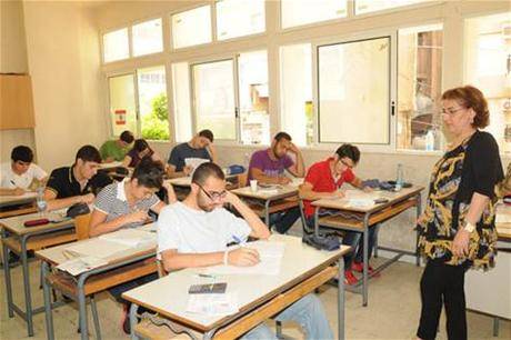 تفاصيل "خطيرة" عن الامتحانات الرسمية.. تفلّت وواسطة وهواتف وغش